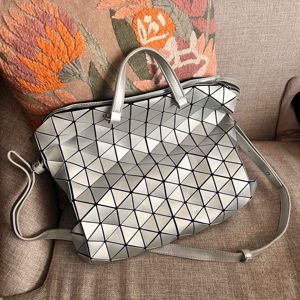 🔸Silver 📐 geometric large crossbody bag